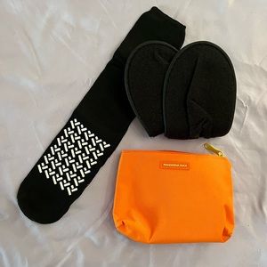 NWOT Airplane Travel Kit